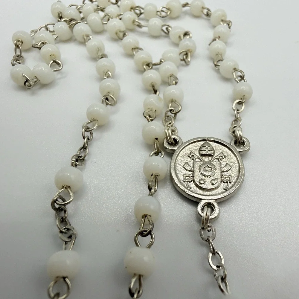 Pope Francis White Glass Pearl Rosary Italy & Box -Mondo Cattolico Rome Gift Set